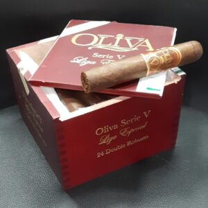 oliva series v double robustos.jpg